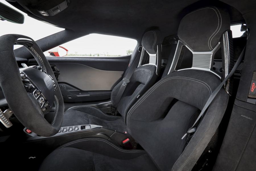 Интерьер Ford GT Carbon Series 2018 года  (фото 8 из 11)